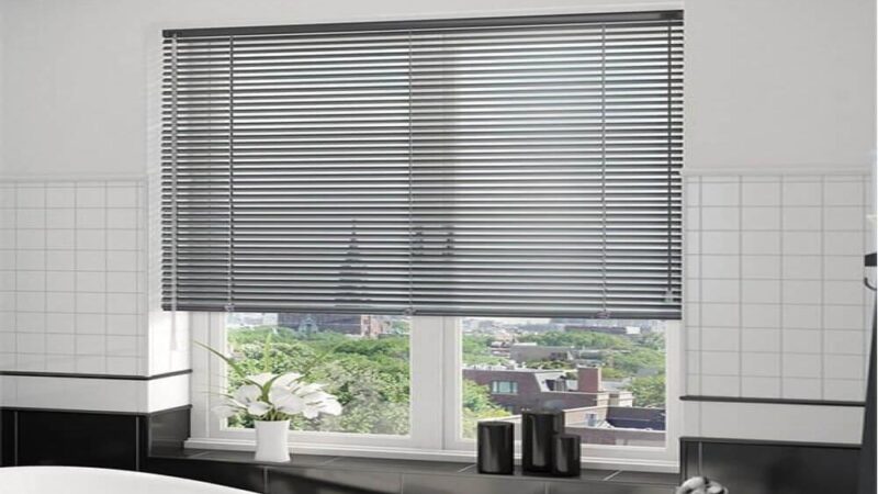 Are Venetian Blinds the Ultimate Wallpaper Complement for a Stunning Interior