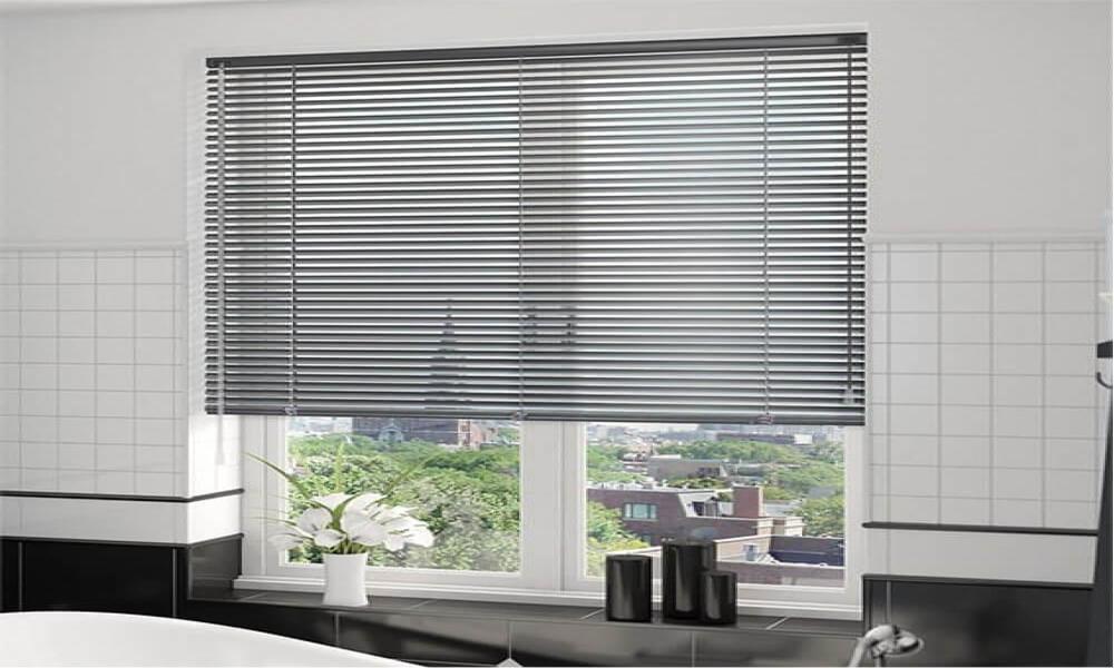 Are Venetian Blinds the Ultimate Wallpaper Complement for a Stunning Interior?